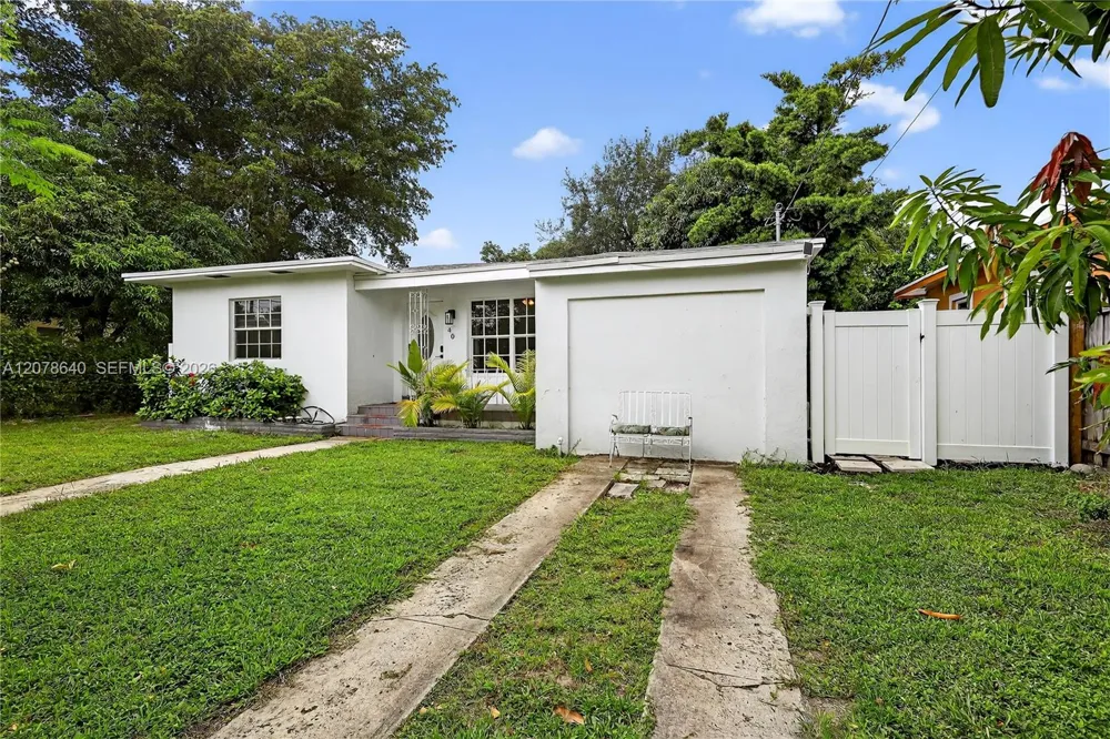 40 NW 68th St Miami, FL 33150