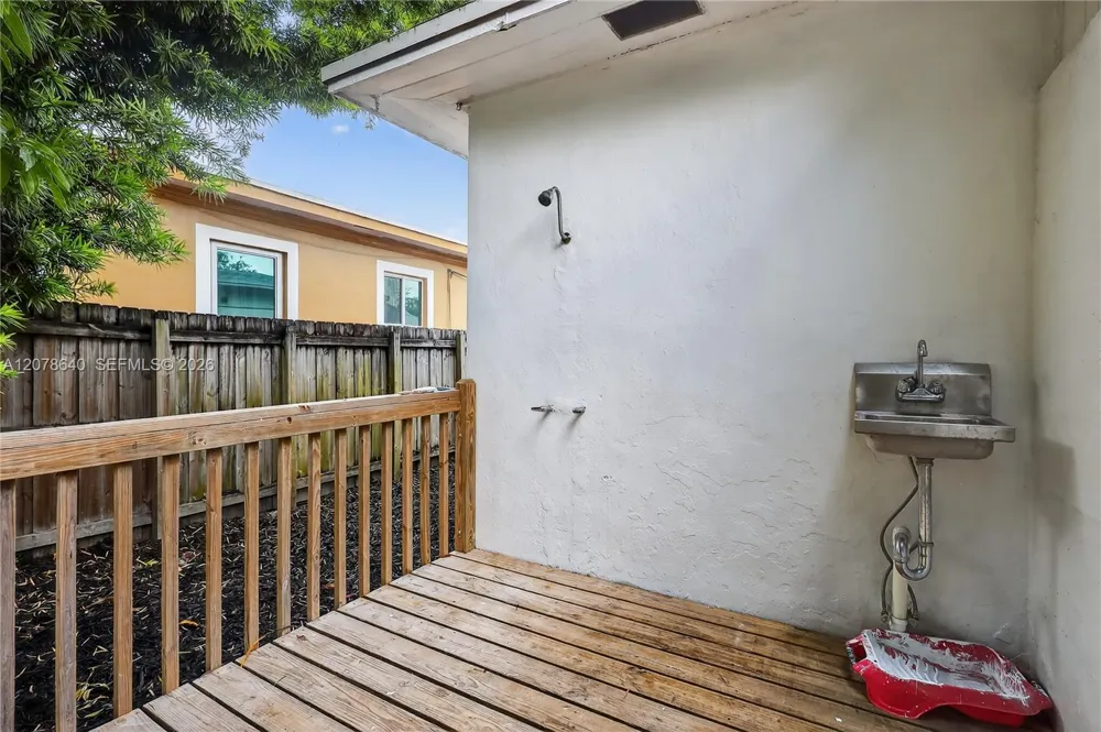 40 NW 68th St Miami, FL 33150