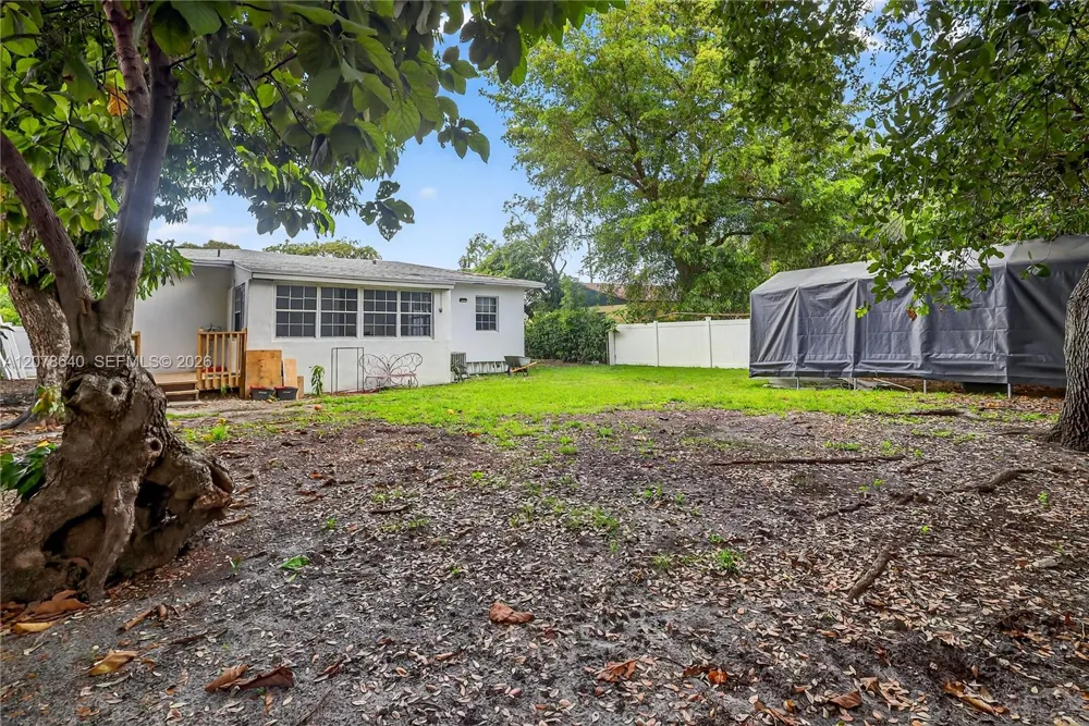 40 NW 68th St Miami, FL 33150