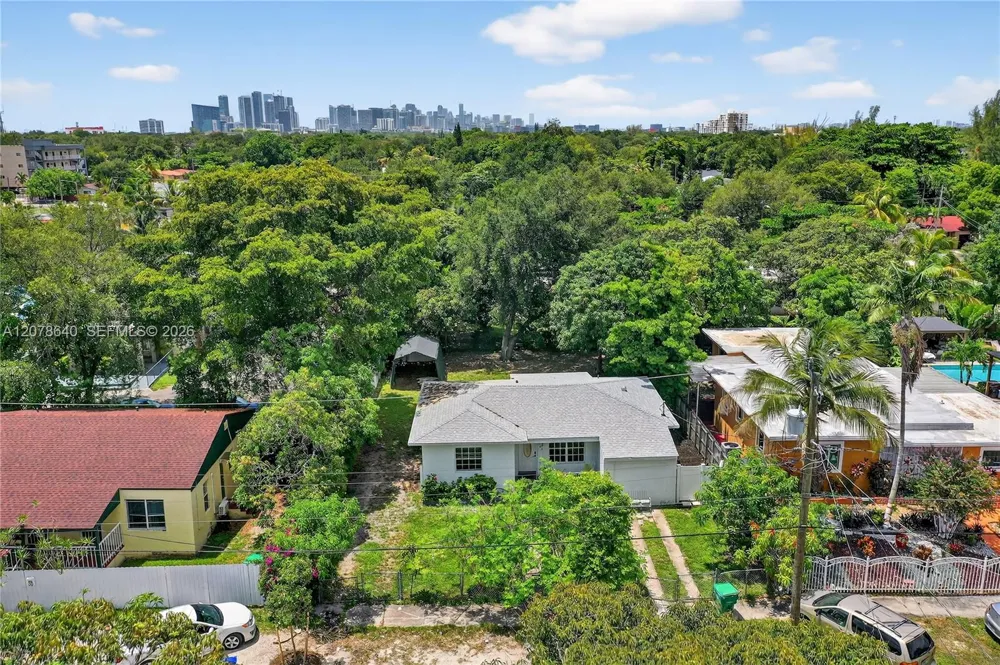 40 NW 68th St Miami, FL 33150