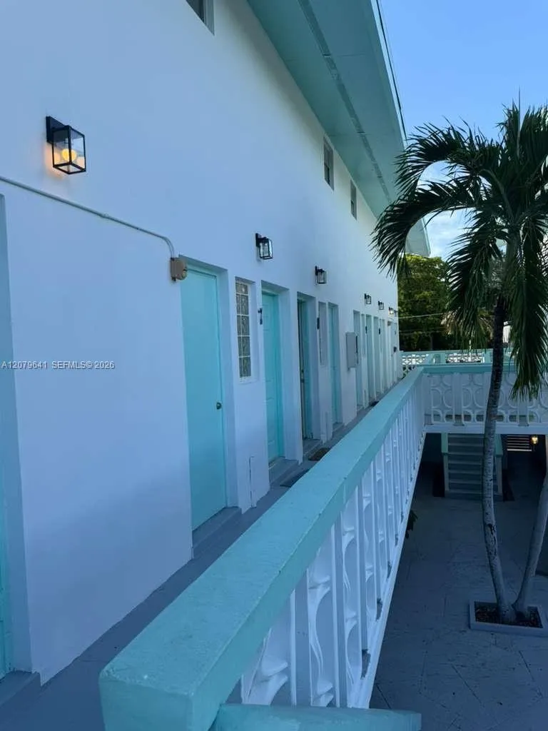 421 NE 68th St #8 Miami, FL 33138