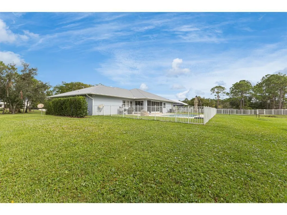 10611 Pine Needle Drive Fort Pierce, FL 34945