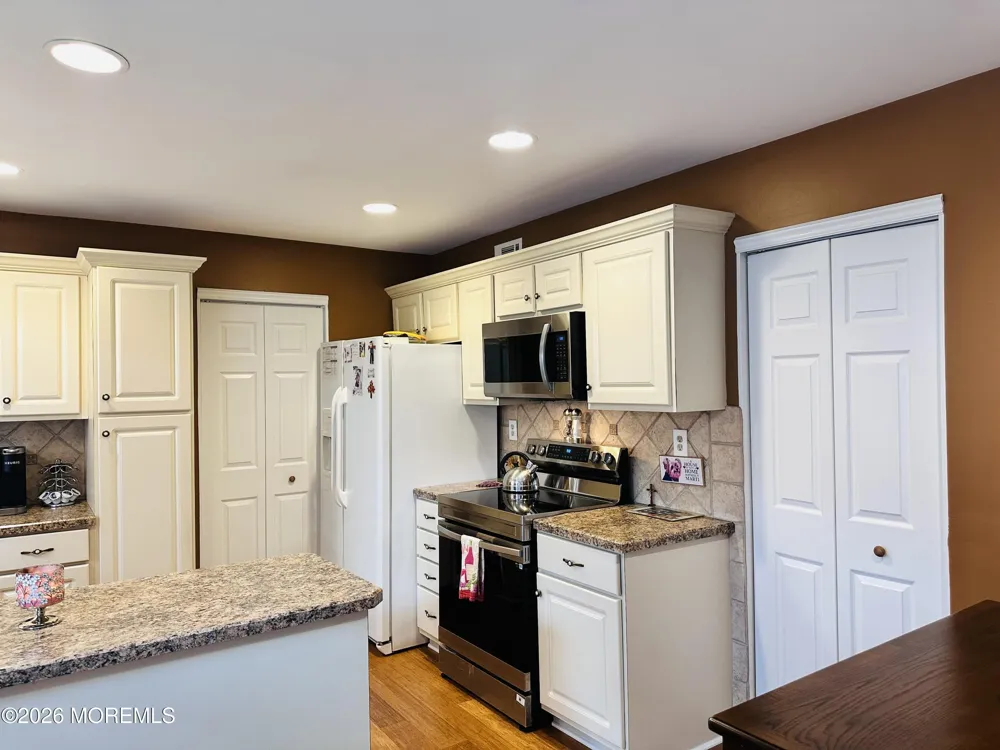 13 Romford Lane Manchester, NJ 08759