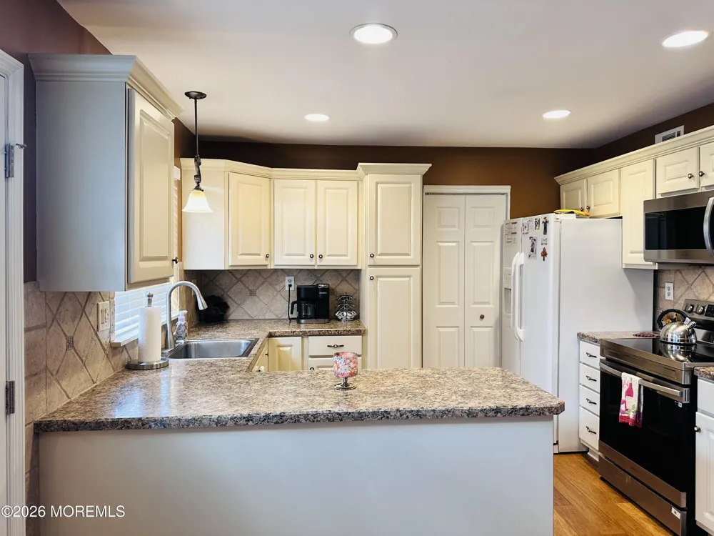 13 Romford Lane Manchester, NJ 08759