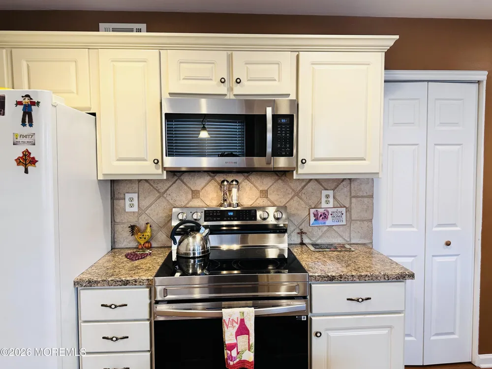 13 Romford Lane Manchester, NJ 08759