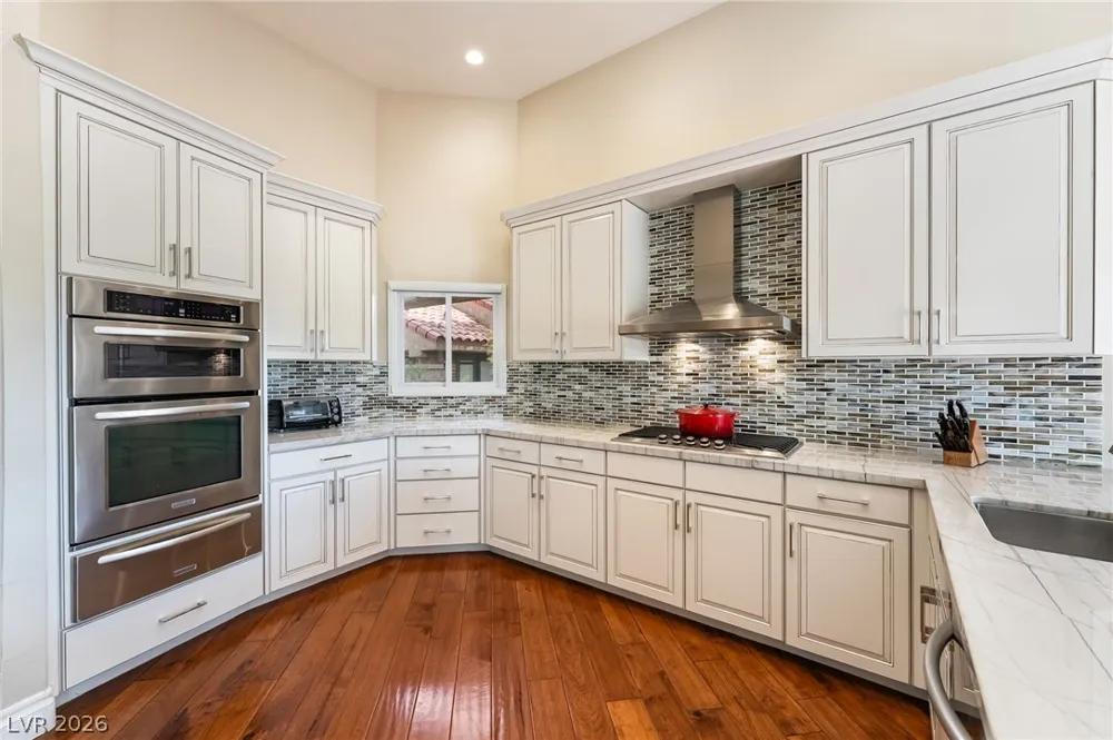 7307 Mission Hills Drive Las Vegas, NV 89113