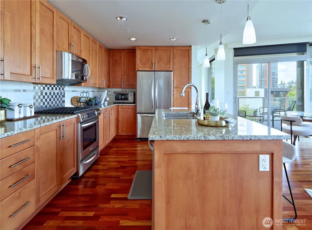 10610 NE 9th Place #605 Bellevue, WA 98004
