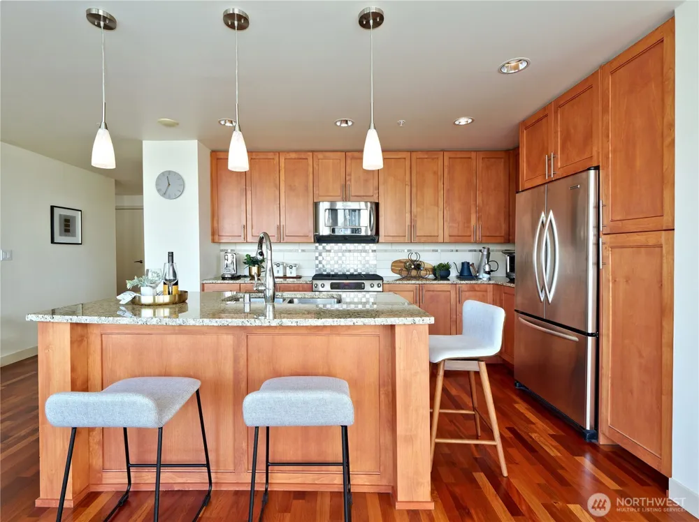 10610 NE 9th Place #605 Bellevue, WA 98004