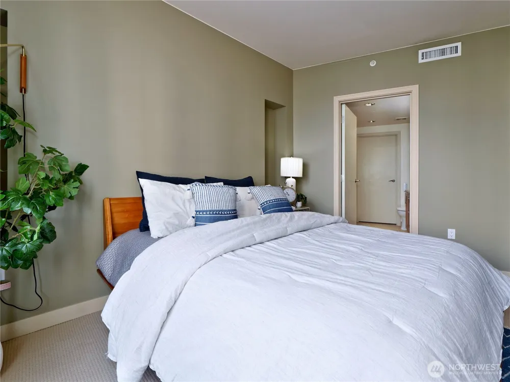 10610 NE 9th Place #605 Bellevue, WA 98004