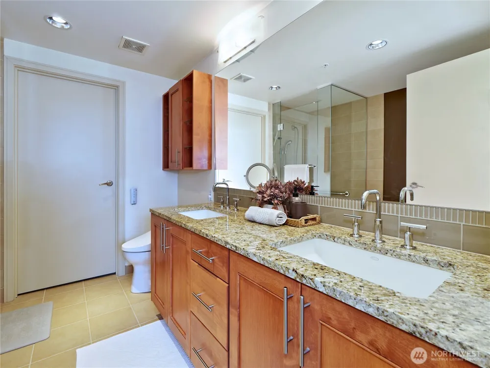 10610 NE 9th Place #605 Bellevue, WA 98004