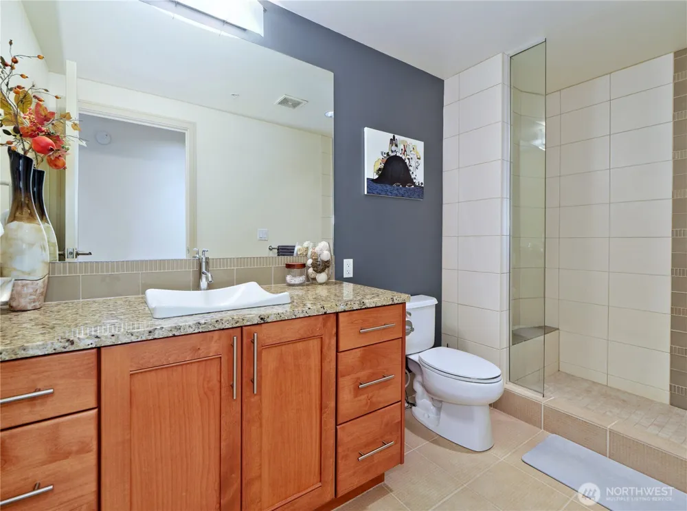 10610 NE 9th Place #605 Bellevue, WA 98004