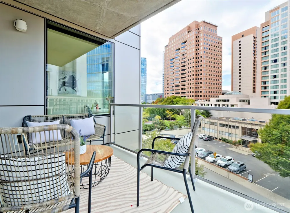10610 NE 9th Place #605 Bellevue, WA 98004
