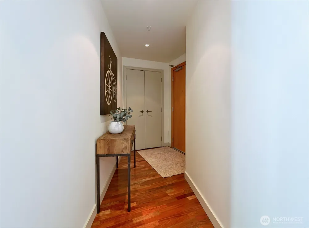 10610 NE 9th Place #605 Bellevue, WA 98004