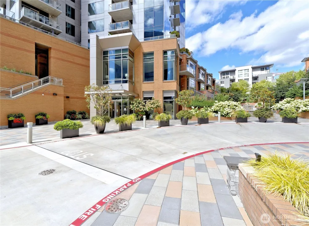 10610 NE 9th Place #605 Bellevue, WA 98004