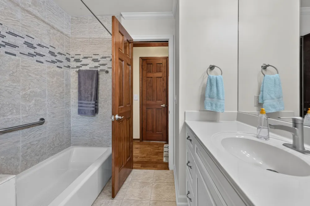 8100 Charlotte Pike Nashville, TN 37221
