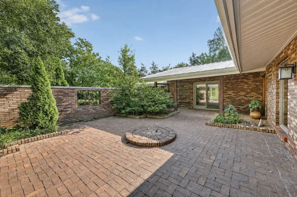 8100 Charlotte Pike Nashville, TN 37221