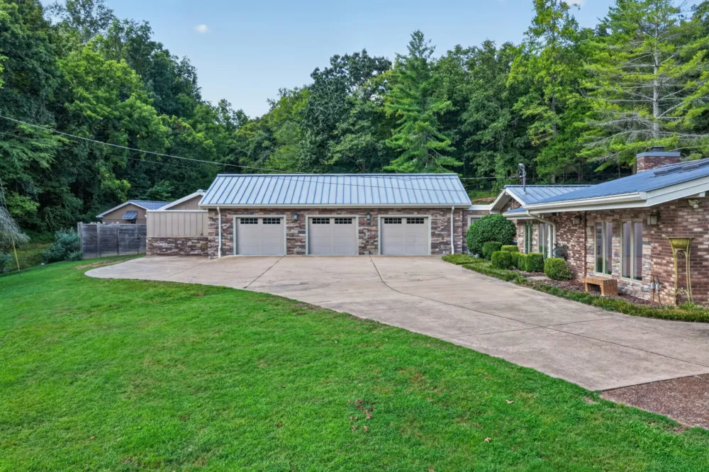 8100 Charlotte Pike Nashville, TN 37221