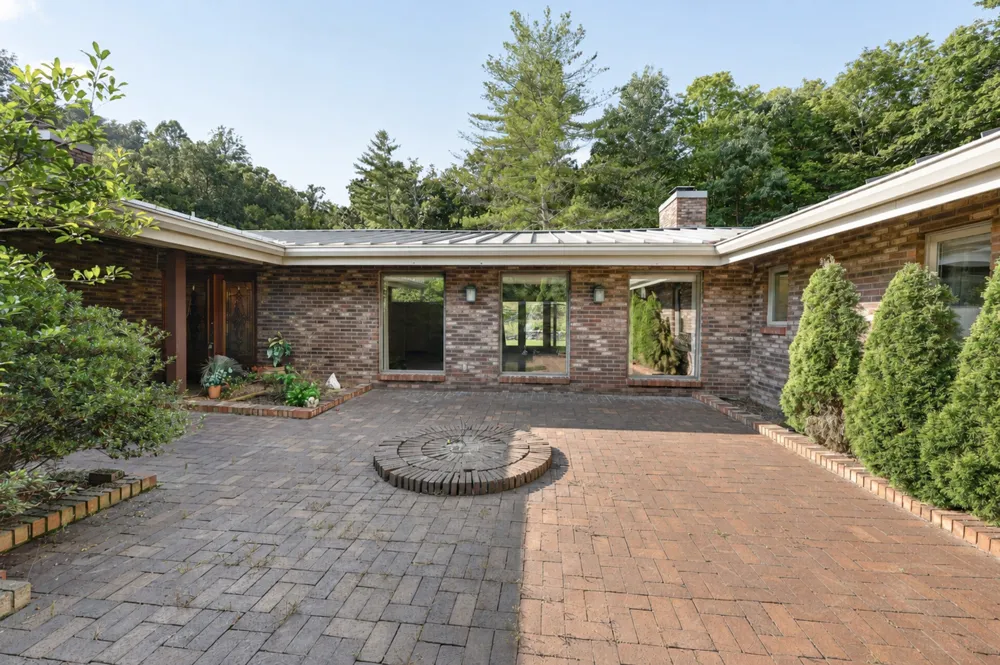 8100 Charlotte Pike Nashville, TN 37221
