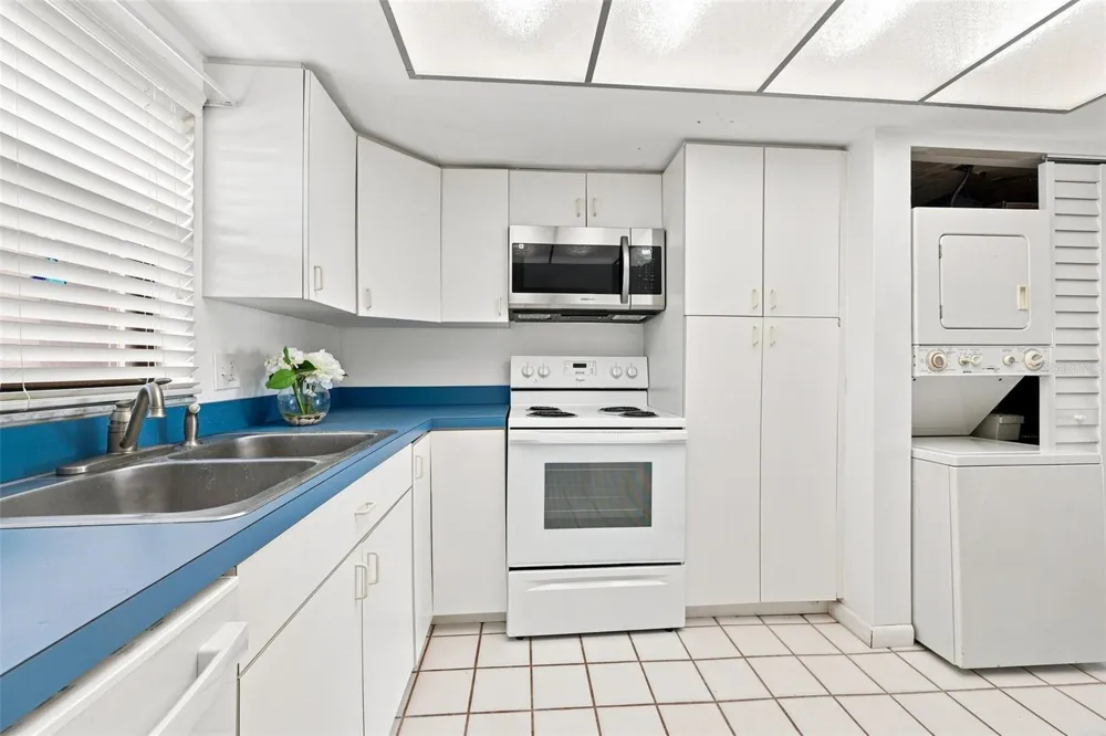 7050 SUNSET DRIVE S #610 South Pasadena, FL 33707