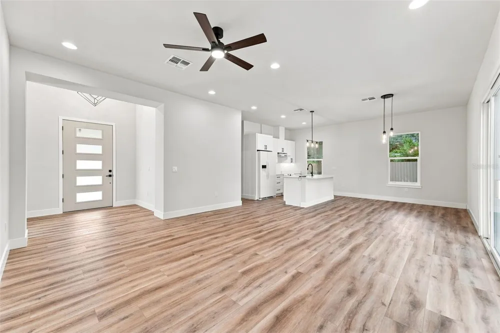 561 THOMPSON ROAD Apopka, FL 32712
