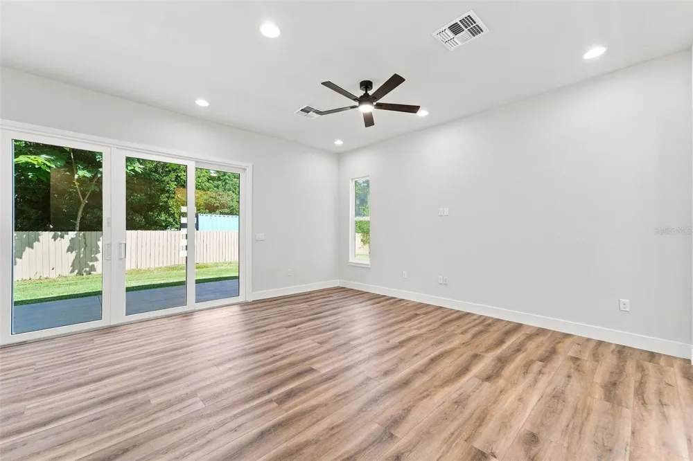 561 THOMPSON ROAD Apopka, FL 32712