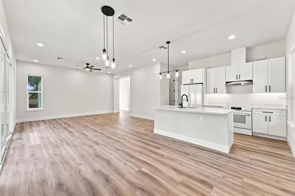 561 THOMPSON ROAD Apopka, FL 32712
