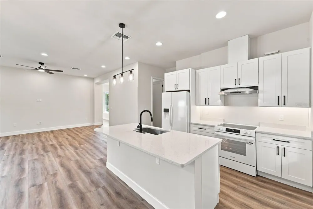 561 THOMPSON ROAD Apopka, FL 32712