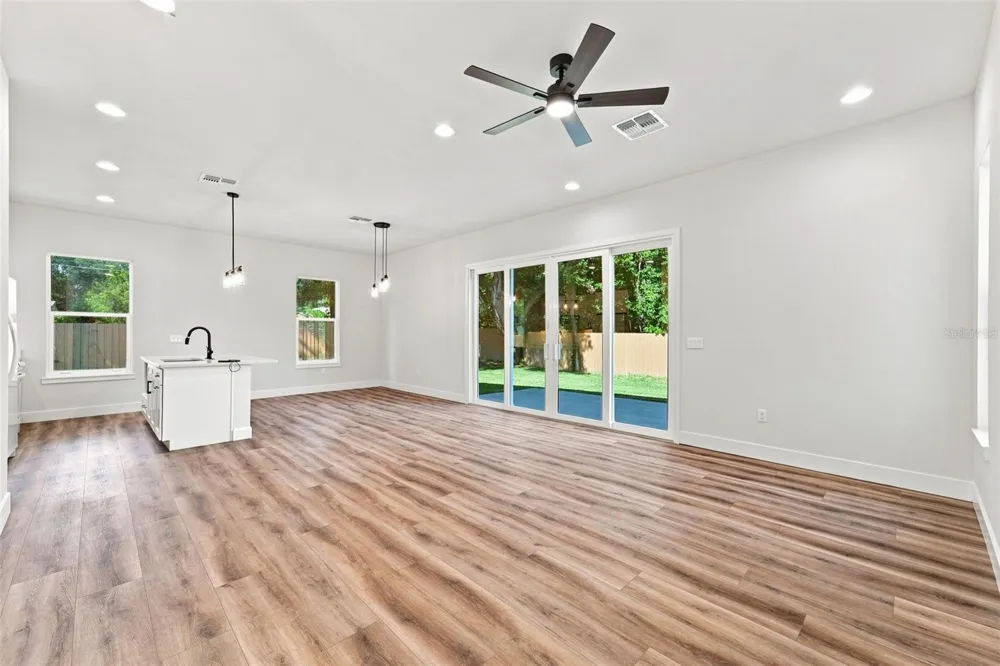 561 THOMPSON ROAD Apopka, FL 32712