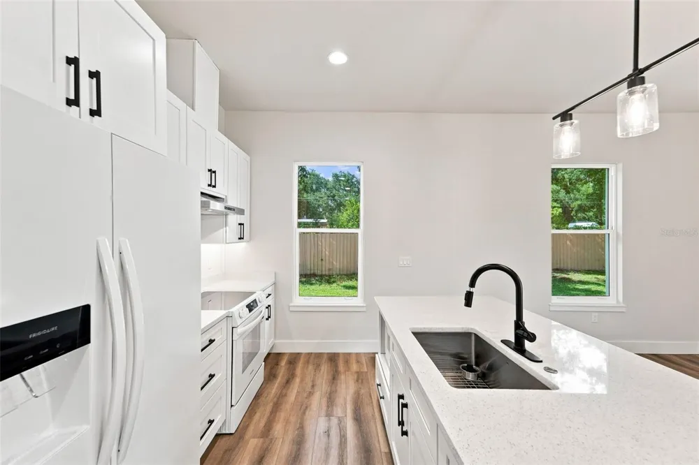 561 THOMPSON ROAD Apopka, FL 32712