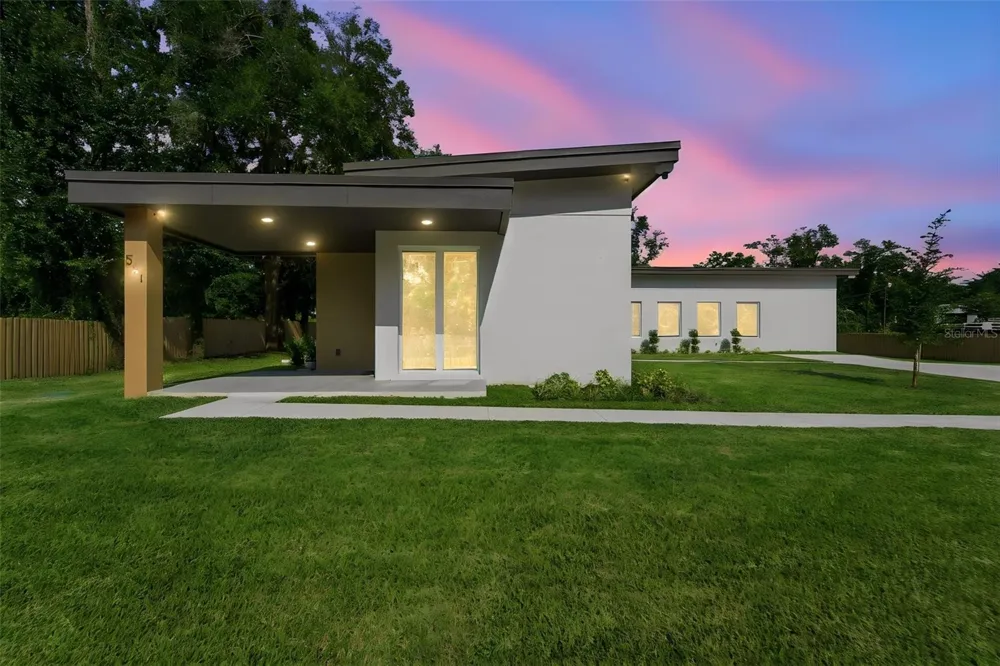 561 THOMPSON ROAD Apopka, FL 32712