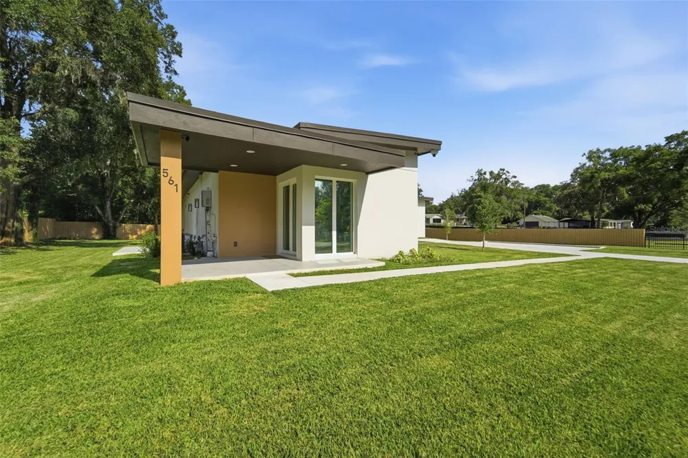561 THOMPSON ROAD Apopka, FL 32712