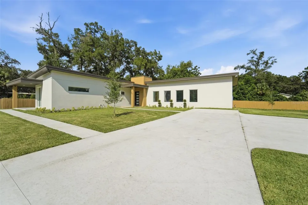 561 THOMPSON ROAD Apopka, FL 32712