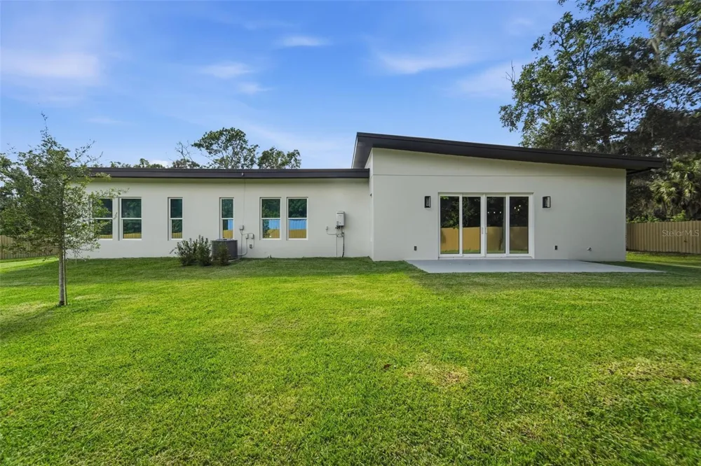 561 THOMPSON ROAD Apopka, FL 32712
