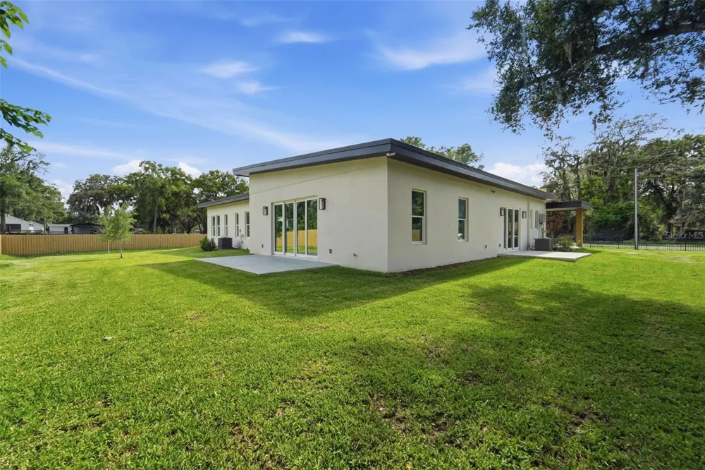 561 THOMPSON ROAD Apopka, FL 32712