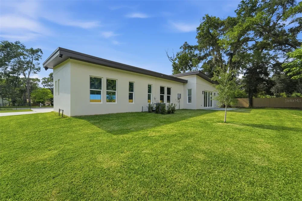 561 THOMPSON ROAD Apopka, FL 32712
