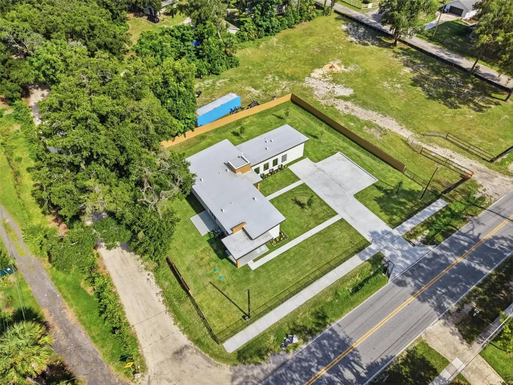 561 THOMPSON ROAD Apopka, FL 32712