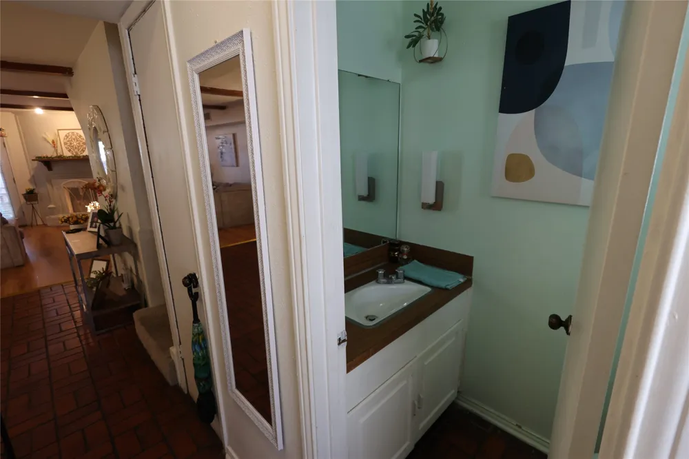 900 S Weatherred Drive #900F Richardson, TX 75080
