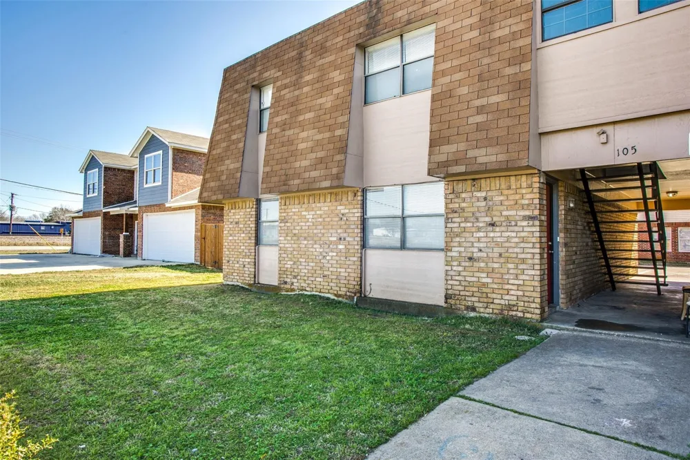 105 Peach Street #B Crowley, TX 76036