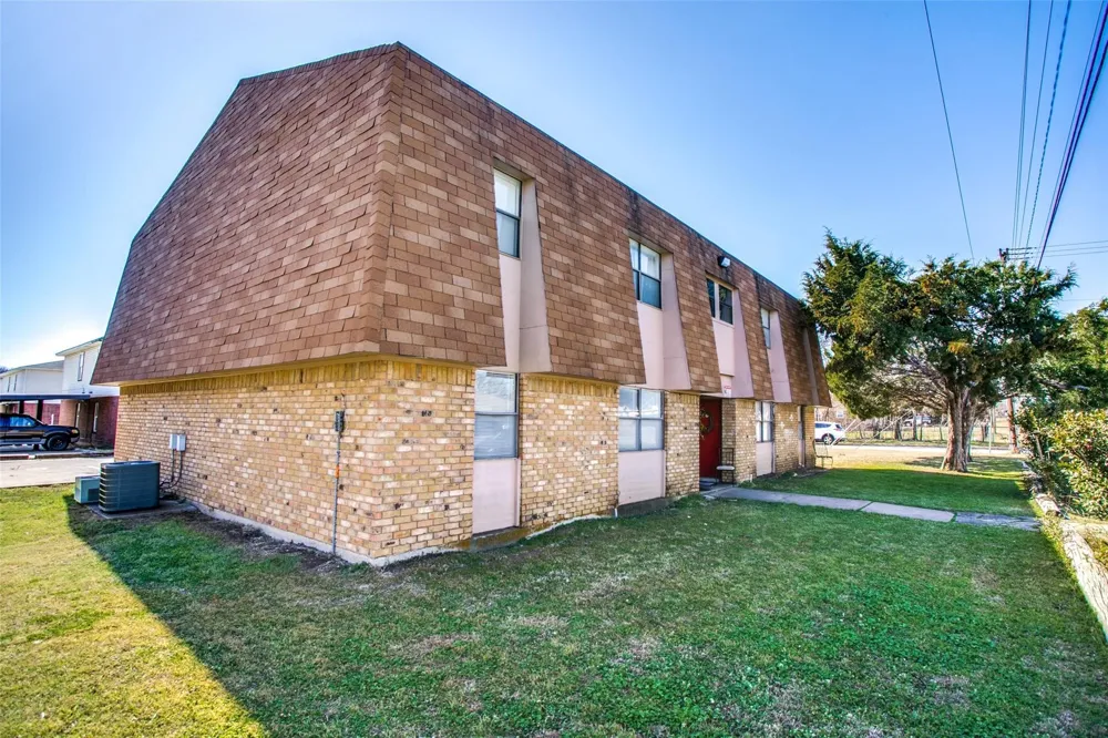 105 Peach Street #B Crowley, TX 76036