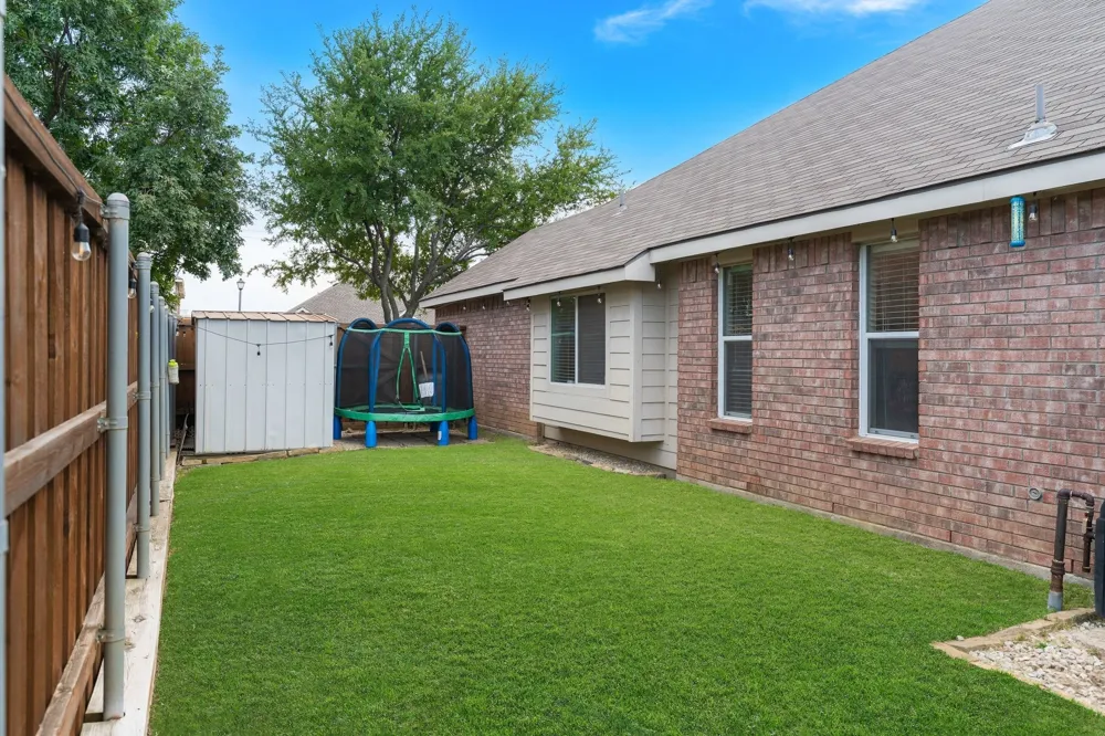 1513 Snow Trail Lewisville, TX 75077