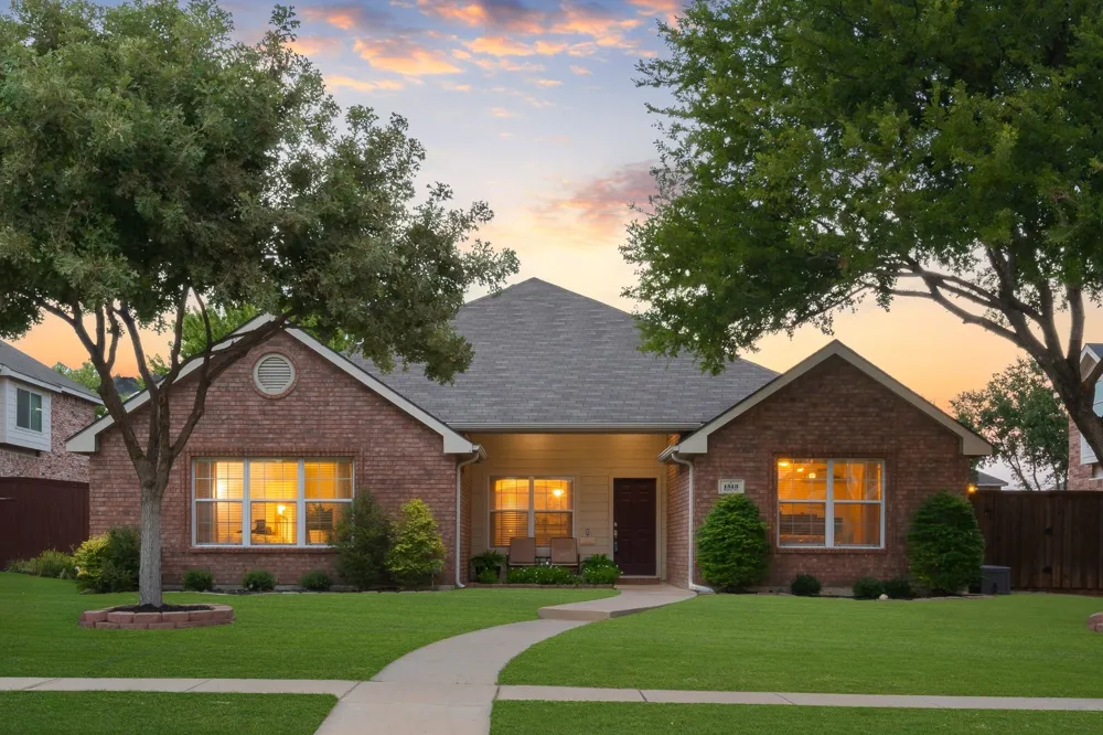 1513 Snow Trail Lewisville, TX 75077