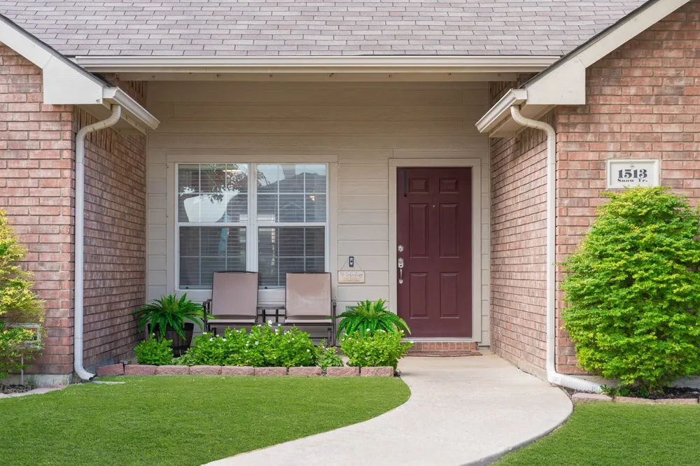1513 Snow Trail Lewisville, TX 75077