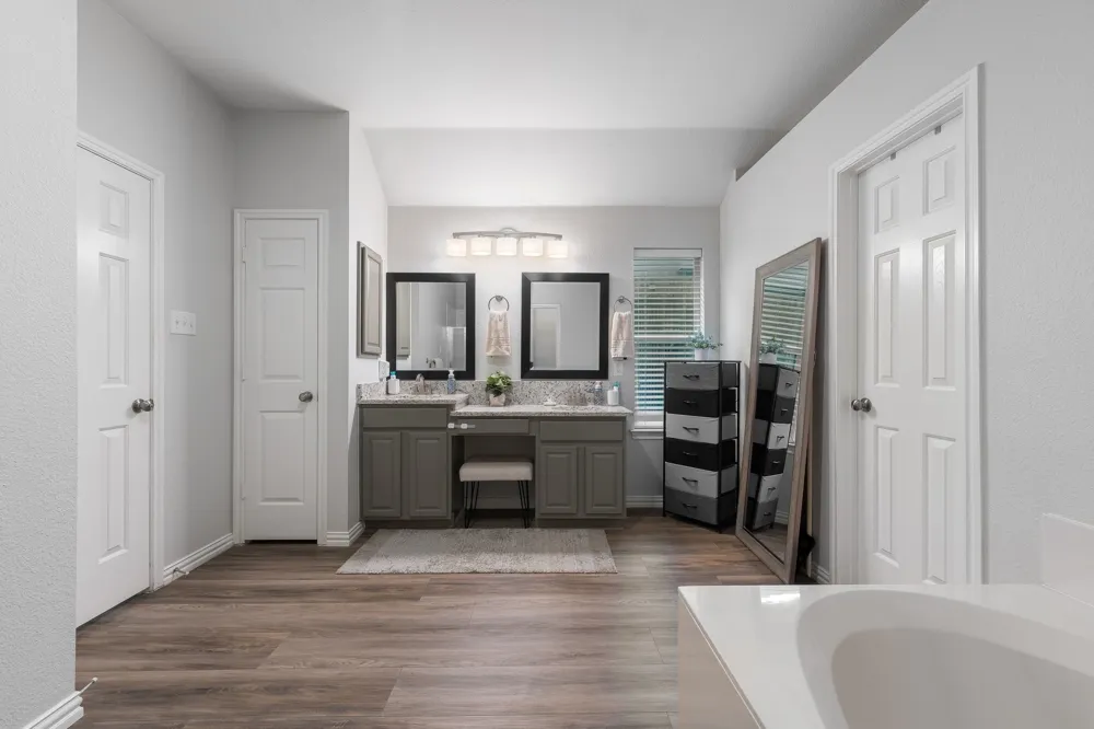 1513 Snow Trail Lewisville, TX 75077