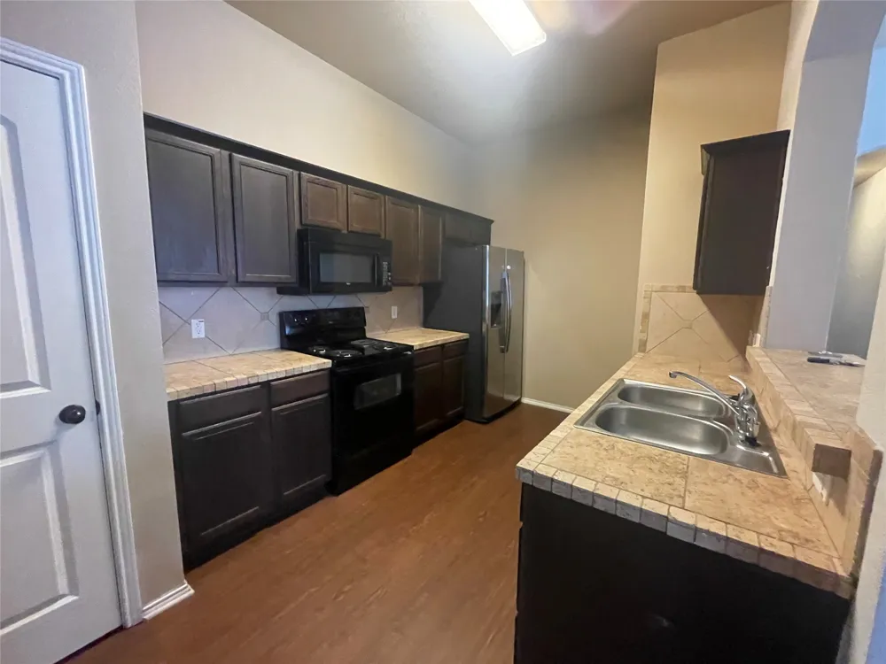 1432 Ravenwood Drive Mansfield, TX 76063