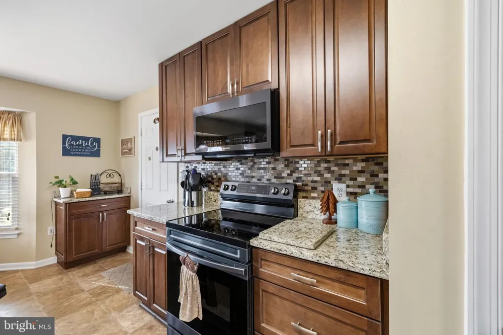 17 JENNY LYNN ROAD Fredericksburg, VA 22405