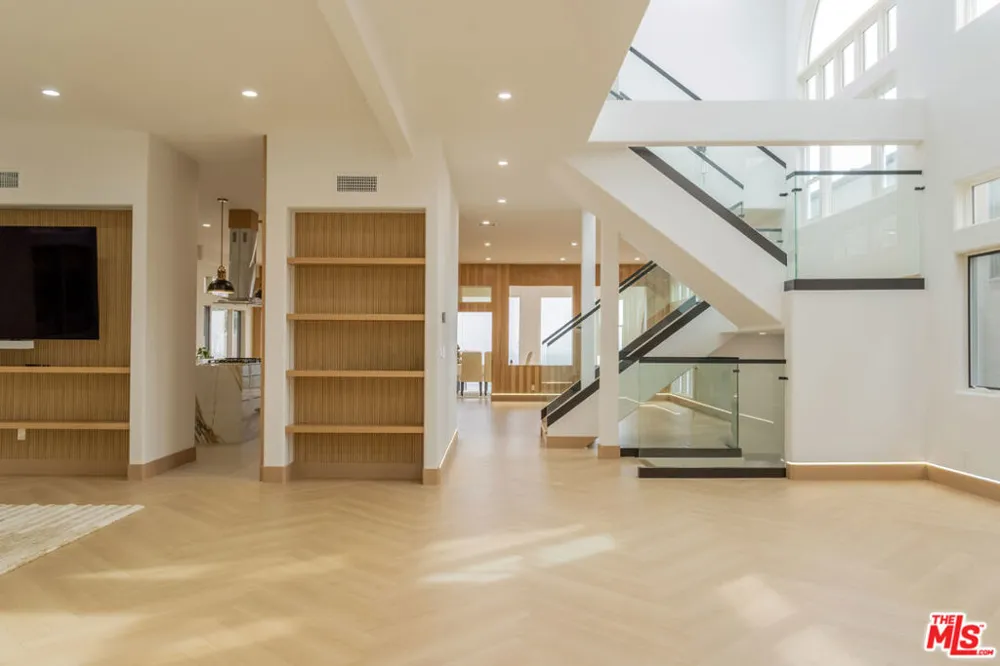 147 Napoleon Street Playa del Rey, CA 90293
