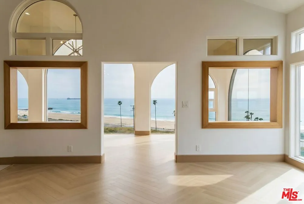 147 Napoleon Street Playa del Rey, CA 90293