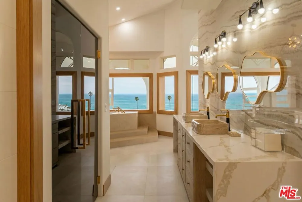 147 Napoleon Street Playa del Rey, CA 90293