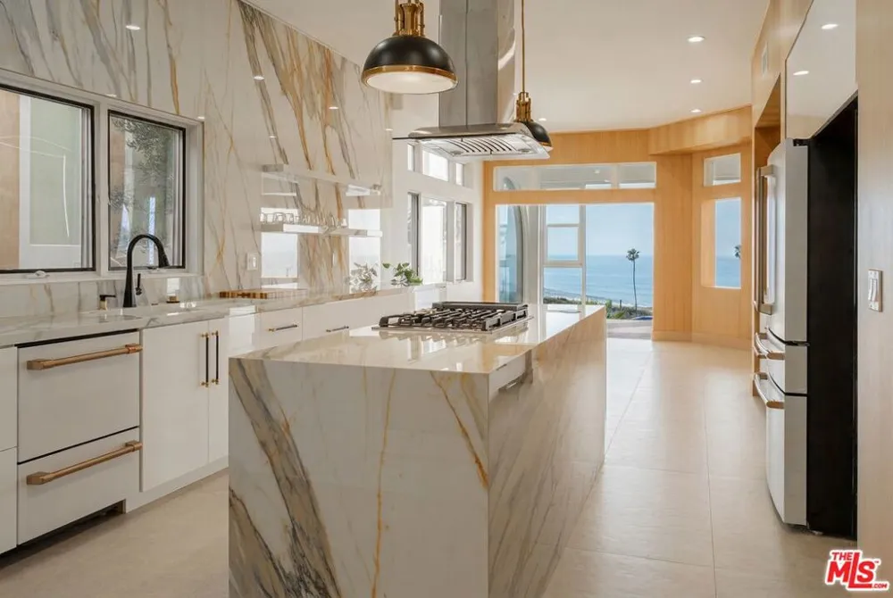 147 Napoleon Street Playa del Rey, CA 90293