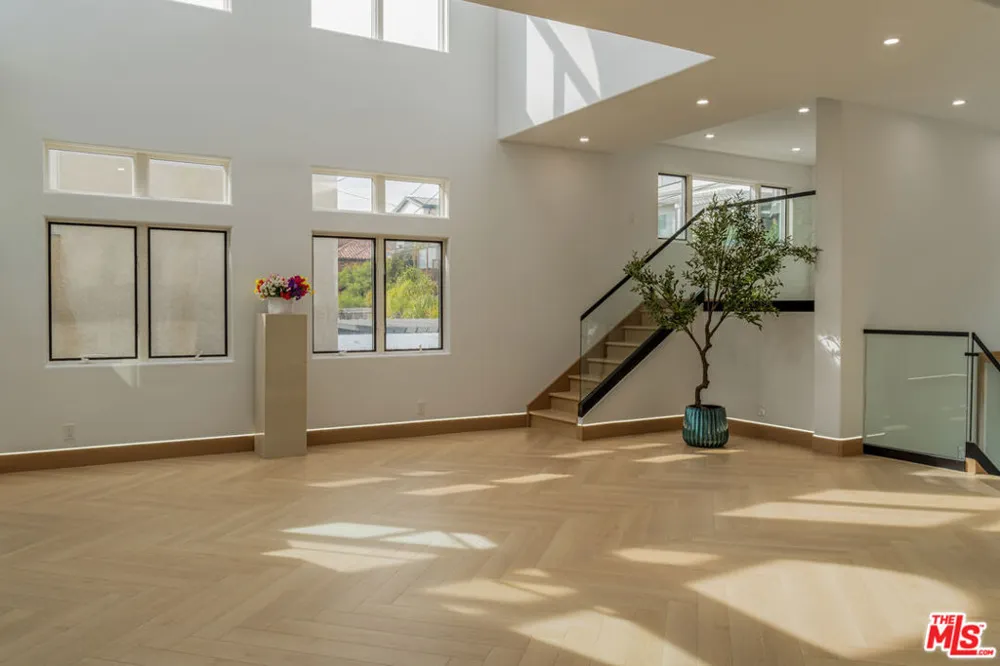 147 Napoleon Street Playa del Rey, CA 90293